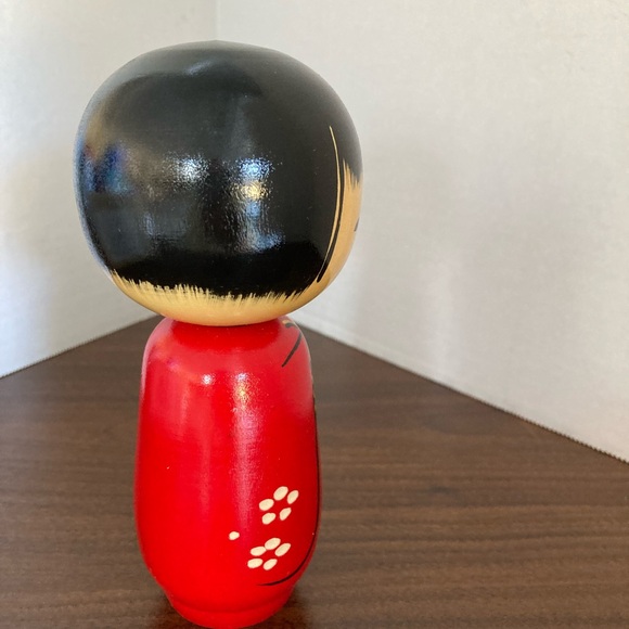 Kokeshi Doll in Red Komono - Picture 5 of 7